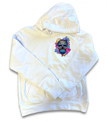 pull avec broderie tete de mort