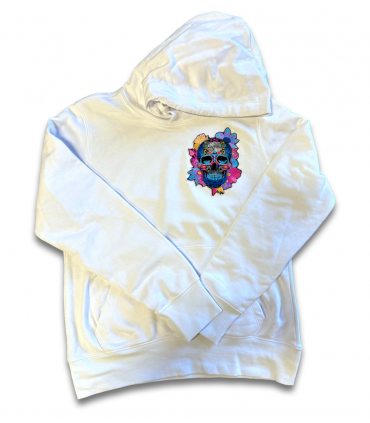 pull blanc brodé tête de mort